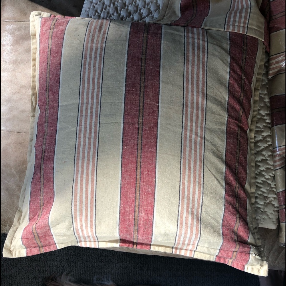 Pottery Barn pillow covers NWT. 4 x